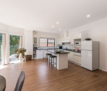 2/121 Thomas Street, Brighton East VIC 3187 - Townhouse For Rent | ... - Photo 1