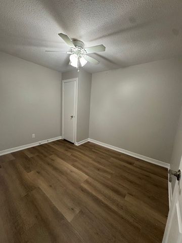 236 Tiffin Street - Photo 3