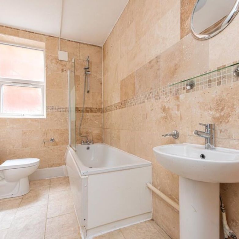 2 Bed Flat, Aldrington Road, SW16 - Photo 1