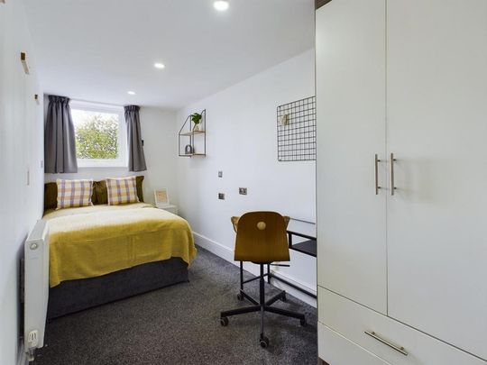 4 bedroom flat to rent - Photo 1