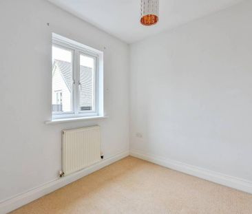 4 bedroom semi-detached house to rent - Photo 4