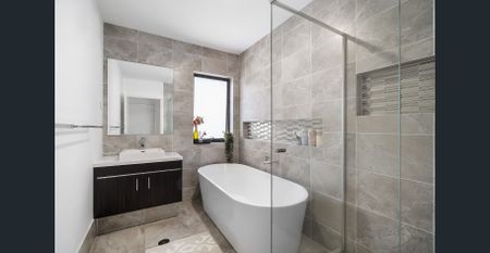 Your Grand Dream Home Has Arrived - Luxury, Comfort & Convenience !! - Photo 5