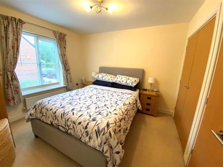 Earl Edwin Mews, Whitchurch, Shropshire - Photo 4