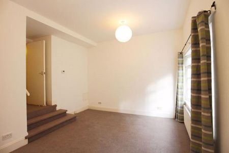 2 bedroom maisonette to rent - Photo 2