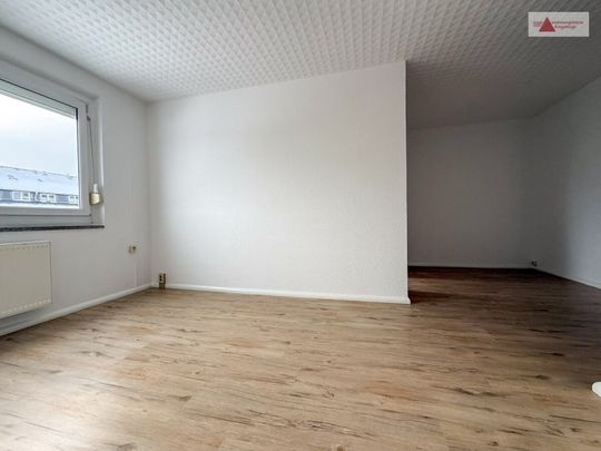 3-Raum-Wohnung mit Einbauküche und toller Aussicht über Geyer!!! - Photo 1