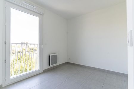 location Appartement F3 DE 60.9m² À MARSEILLE - Photo 3