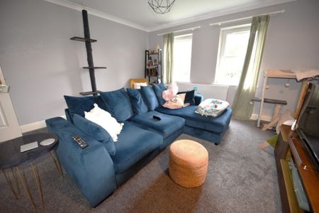 2 bedroom Flat in Flat 6, Leeds - Photo 2