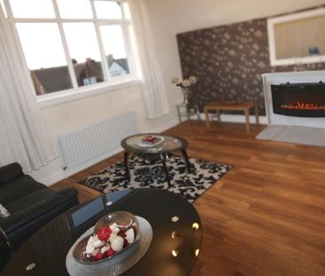 **STYLISH** Spacious, FULLY FURNISHED 1 Bedroom Apartment *Private Parking* Close to City Centre, HOSPITALS & UNIVERSITIES. STUDENTS** - Photo 5