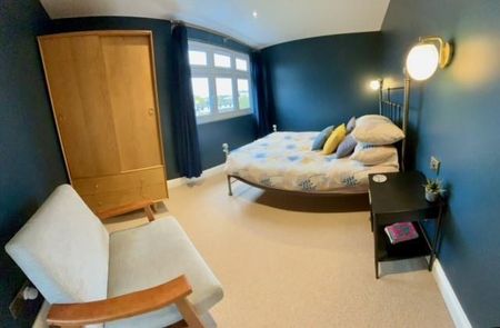 4 bedroom semi-detached house to rent - Photo 2