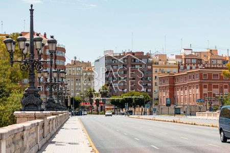 3 room luxury Apartment for rent in Valencia - Photo 5