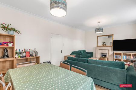 3 bedroom flat to rent - Photo 4