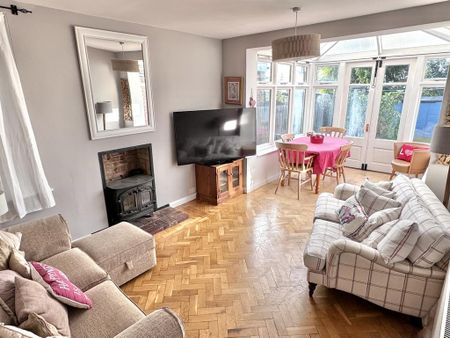 3 bedroom detached house to rent - Photo 2