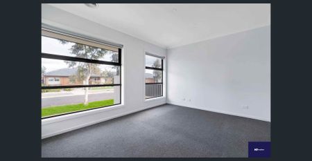 Modern Family Home in STRATHTULLOH VIC 3338 - Photo 4