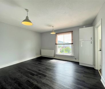 1 bedroom apartment to rent Brighton Road, Redhill, RH1 - Photo 1