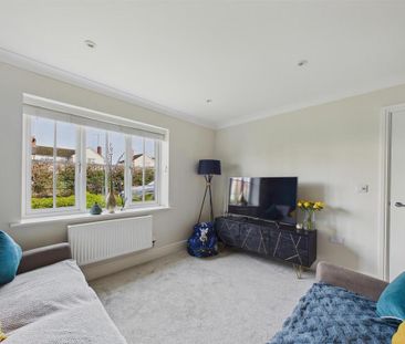 4 bedroom detached house to rent - Photo 2