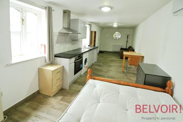 Studio to rent - Photo 1