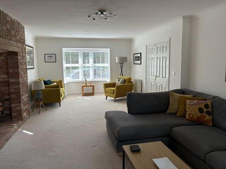 4 bedroom detached house to rent - Photo 2