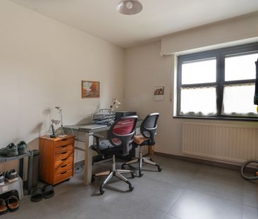 APPARTEMENT MET 2 SLPKS EN 2 GARAGES OP 1e VERD. - Photo 4