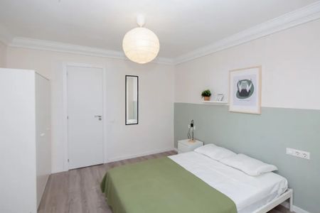 Carrer de Josep Benlliure, Valencia, Valencian Community 46011 - Photo 3