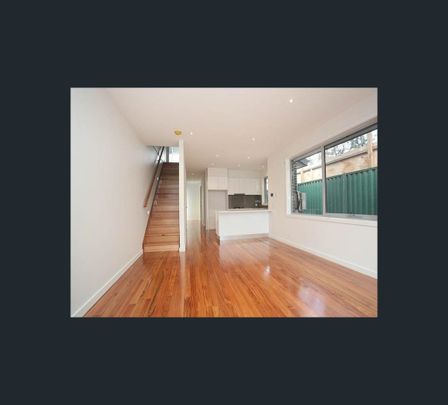 2/6 Newton Street, Glenroy, Vic 3046 - Photo 1