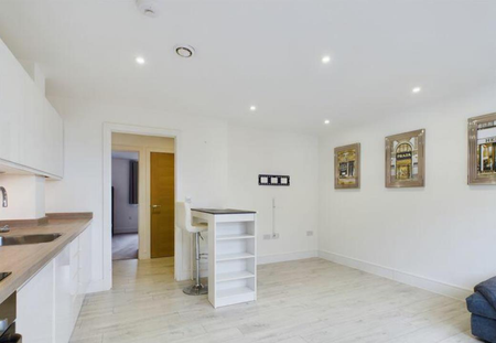Desborough Road, High Wycombe - Photo 4