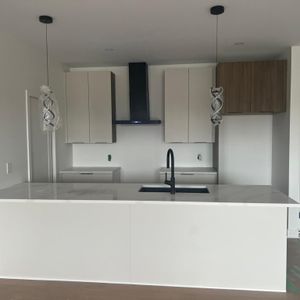 Luxury 3-Bedroom Apartment with Two Parking 🅿️ - Photo 2