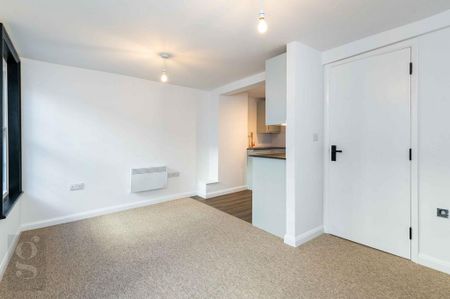 2 bedroom flat to rent - Photo 2