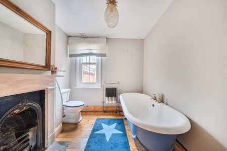 Sydenham Road, Guildford - 4 bedrooms Property for lettings - Seymours - Photo 2