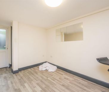 3 bed House To Let - Photo 6