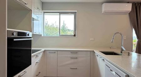 Peaceful 2-Bedroom Home with Study – Internet ... - Photo 3