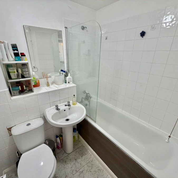 Ashbourne Crescent, Taunton - Photo 1