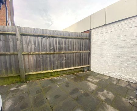 2 bedroom end of terrace house to rent - Photo 2