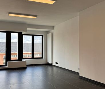 Appartement te huur in Sint-Niklaas voor € 900 met 1 slaapkamer - Foto 2