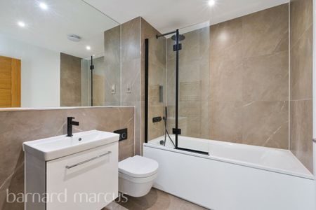 16 Lambert Place, Thames Ditton - Photo 2