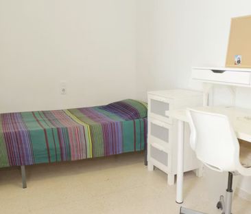 Calle Buiza y Mensaque, Sevilla, Andalusia 41004 - Photo 5