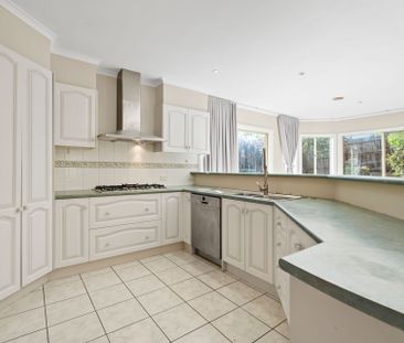 SOPHISTICATION, STYLE, AND EXCEPTIONAL SPACE - Photo 3