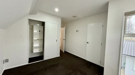 Modern 4-Bedroom, 3-Bathroom Townhouse in Mangere - Photo 5