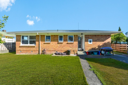 Roomy three bedroom family home, open plan living area, modern kitchen with a dishwasher, single garage. - Photo 2