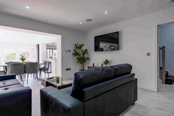 6 Beds 6 Baths - Photo 1