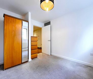 2 bedroom Flat To Let - Photo 3