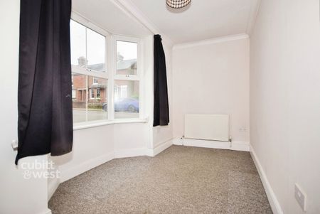 2 bedroom ground flat to rent - Photo 2