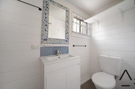 FABULOUS LOCATION, WALK TO KING STREET! - Photo 5