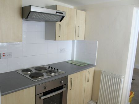 Flat to rent on - Photo 3