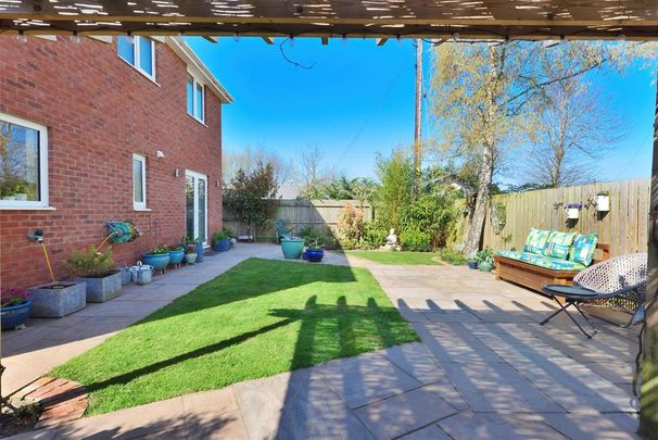4 bedroom detached house to rent - Photo 1