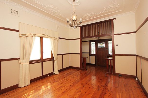 Charming Two bedroom home - Photo 1