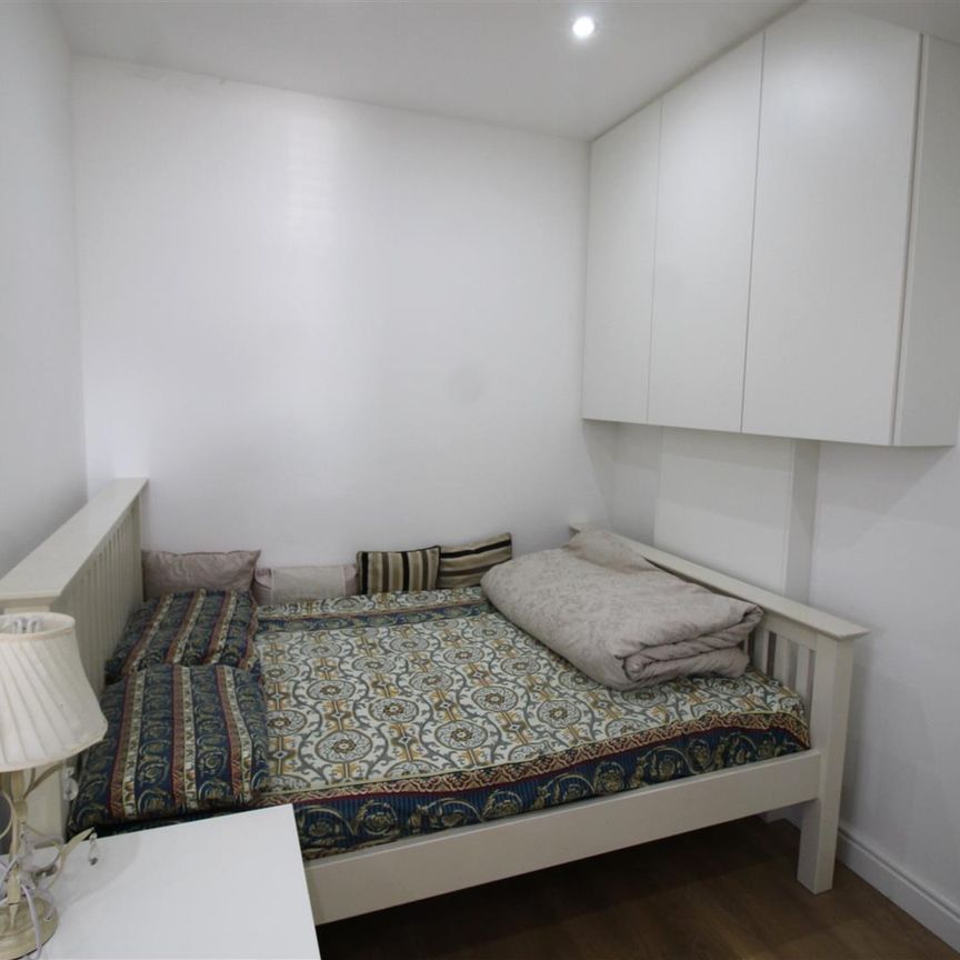 Gladstone Rise, High Wycombe - Photo 1
