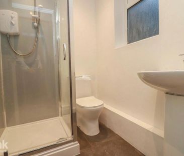 4 bedroom terraced house to rent - Photo 6