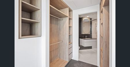 * Unfurnished * Two bedrooms apartment with great views, balcony and access to carpark - Photo 2