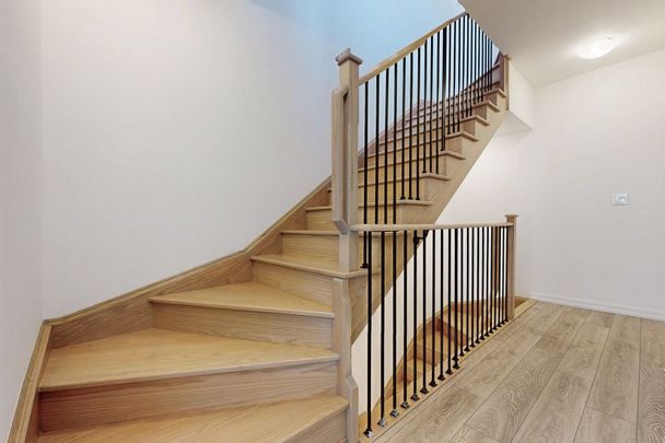 For Lease - 17 Lytham Green Circle Unit# 4, Newmarket, Ontario - Photo 1