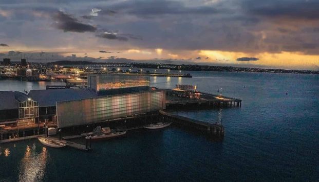 " SPECTACULAR WATERFRONT - 1BRM PENTHOUSE APARTMENT " - Photo 1